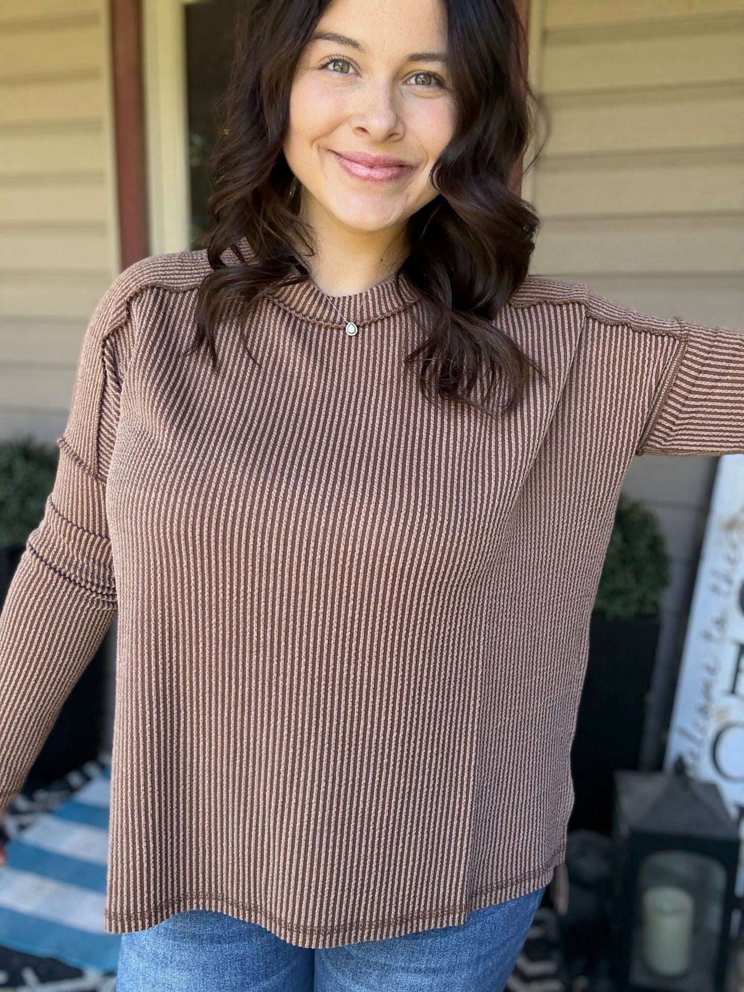 Fallin' For You Ribbed Tee - Brown